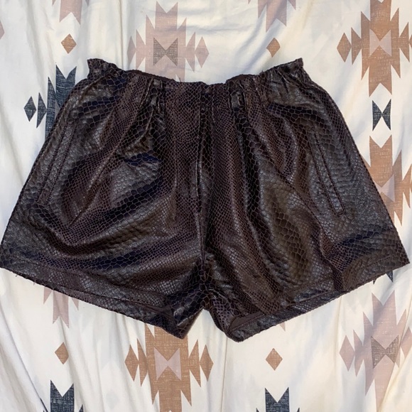 Olivaceous shorts - Picture 4 of 7